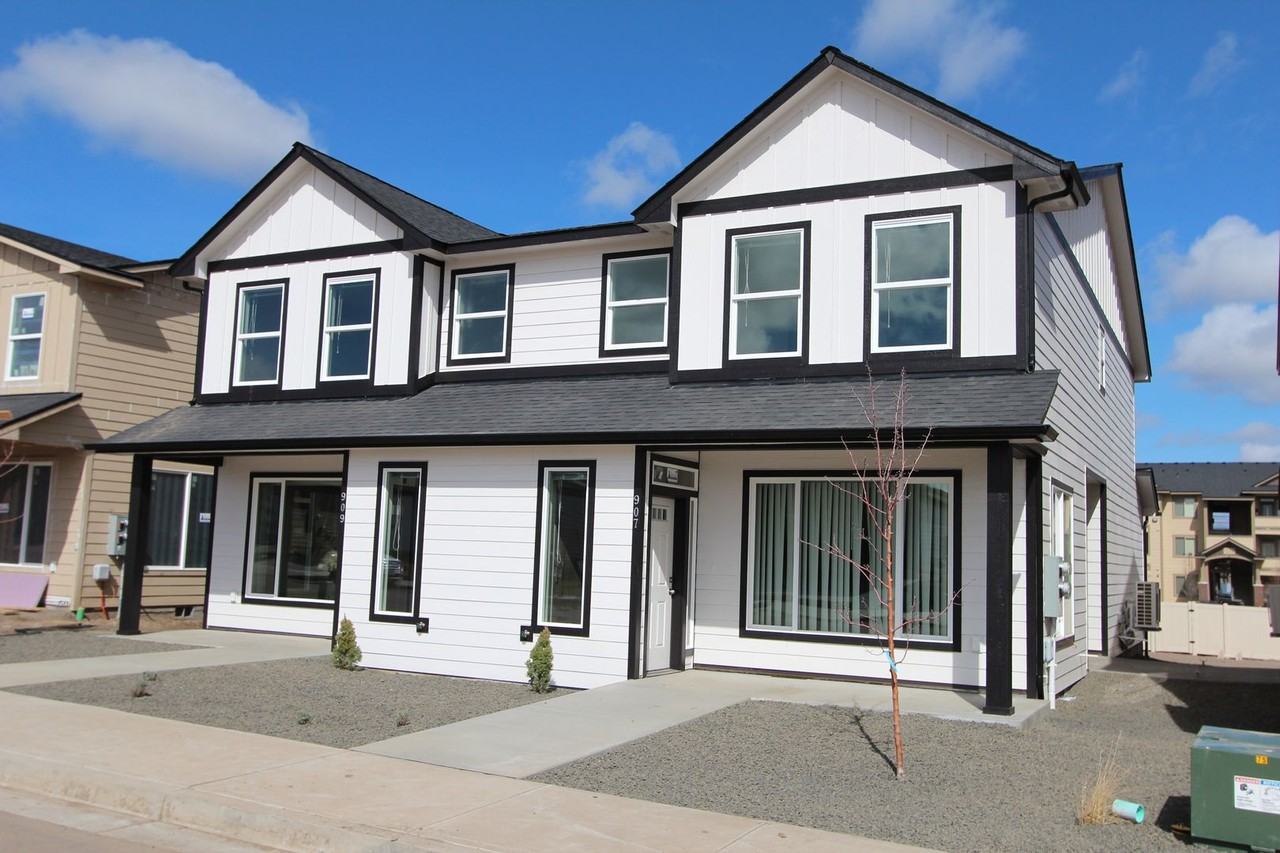 1023 Greenfield Dr - Photo 2 of 13