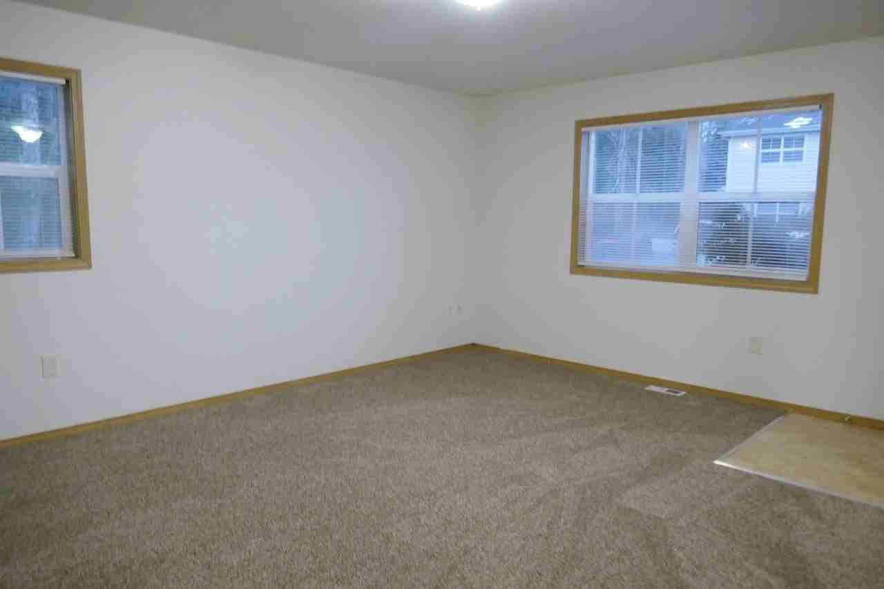 105 SW 14th St, Warrenton, OR 97146 - Photo 2 of 12