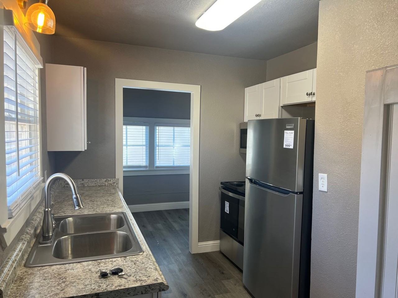 1031 West St - Photo 2 of 8