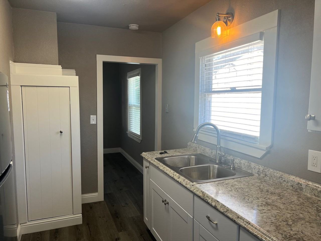 1031 West St - Photo 3 of 8