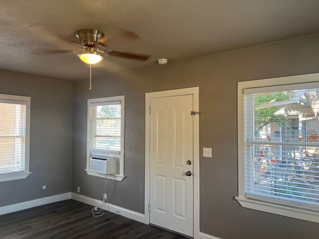 1031 West St - Photo 4 of 8