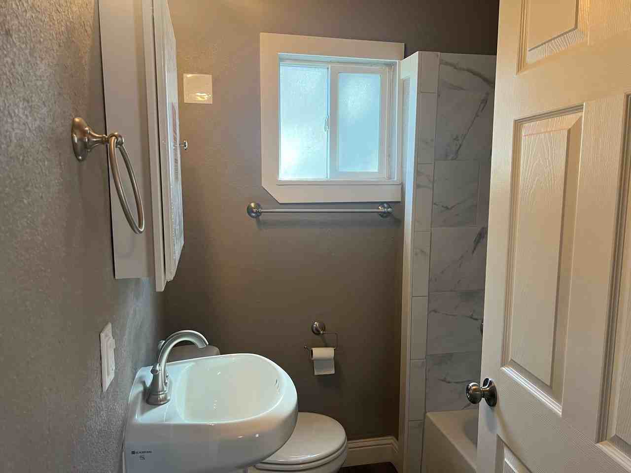1031 West St - Photo 7 of 8
