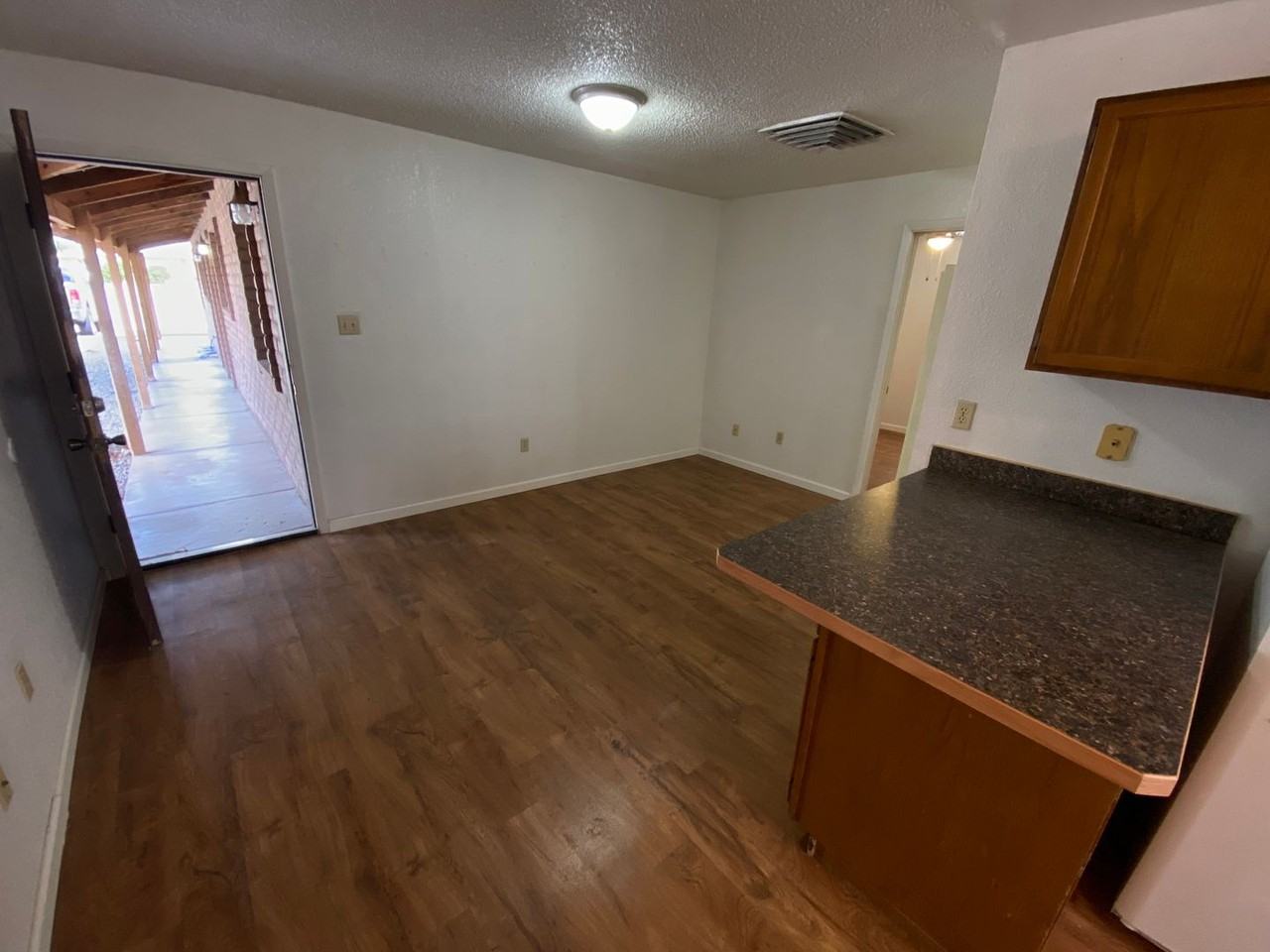 2601 Pecan Dr - Photo 4 of 12