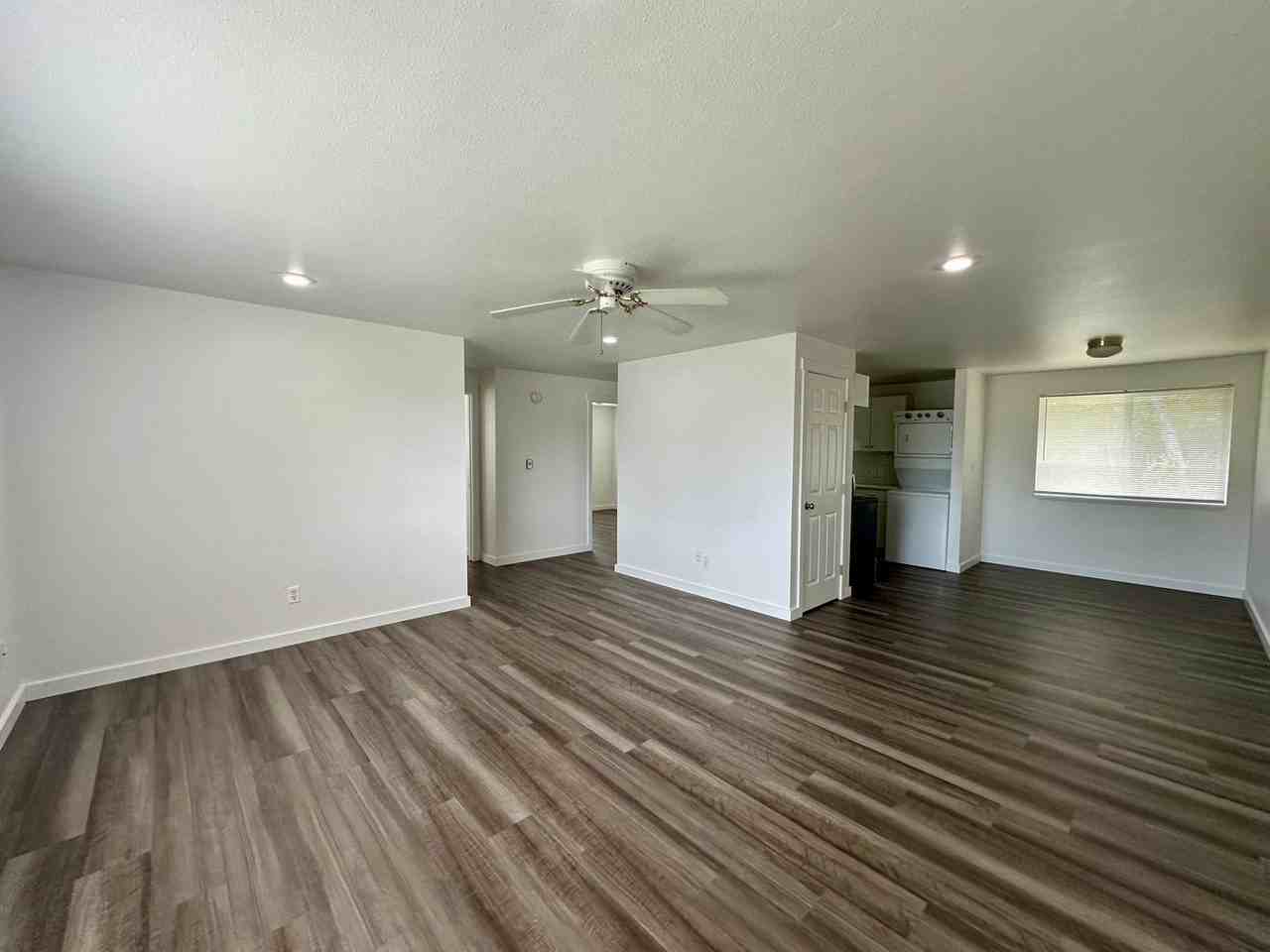 2025 Yew St - Photo 2 of 9