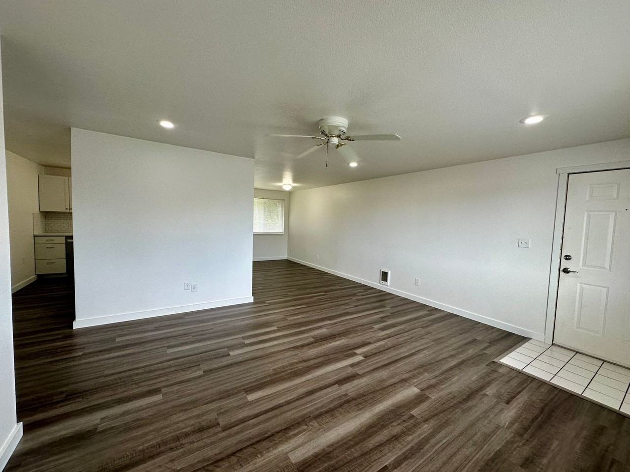 2025 Yew St - Photo 3 of 9