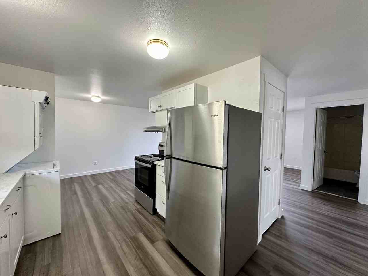 2025 Yew St - Photo 4 of 9
