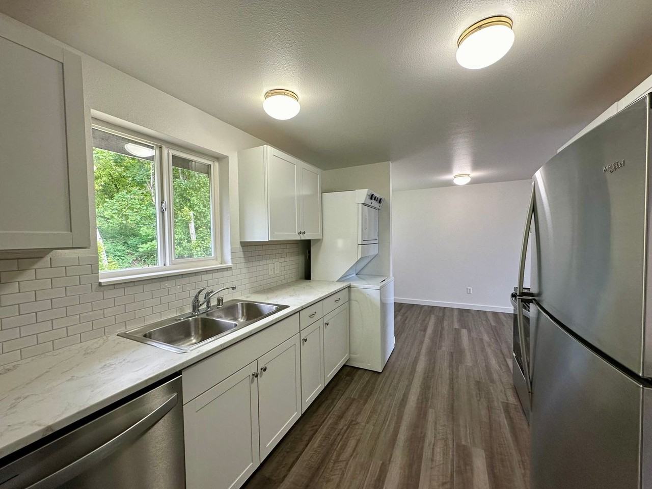 2025 Yew St - Photo 5 of 9