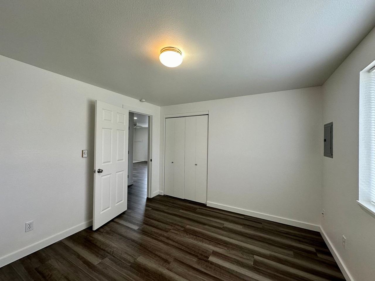 2025 Yew St - Photo 7 of 9