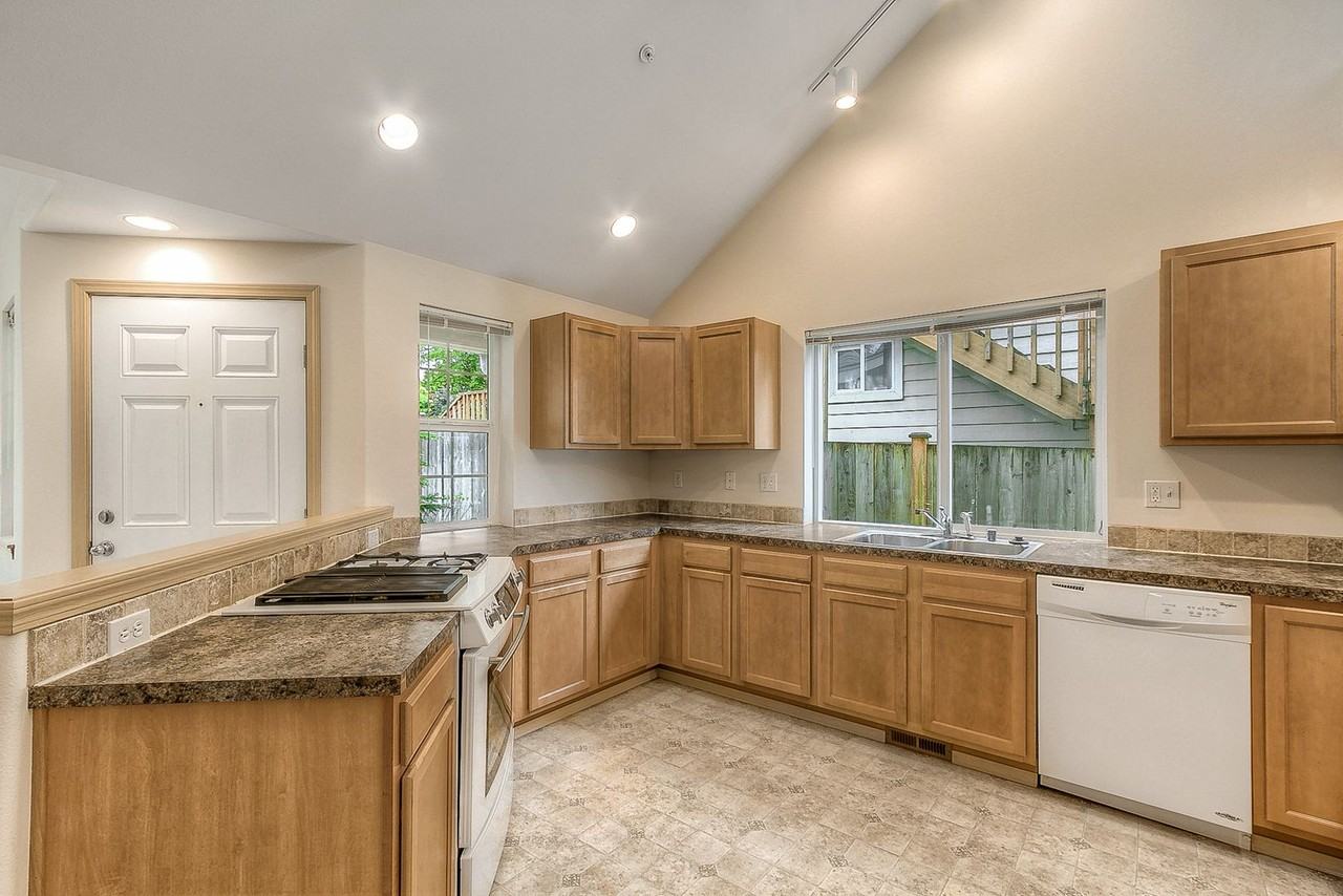 1011 Sw 150th St - Photo 3 of 19