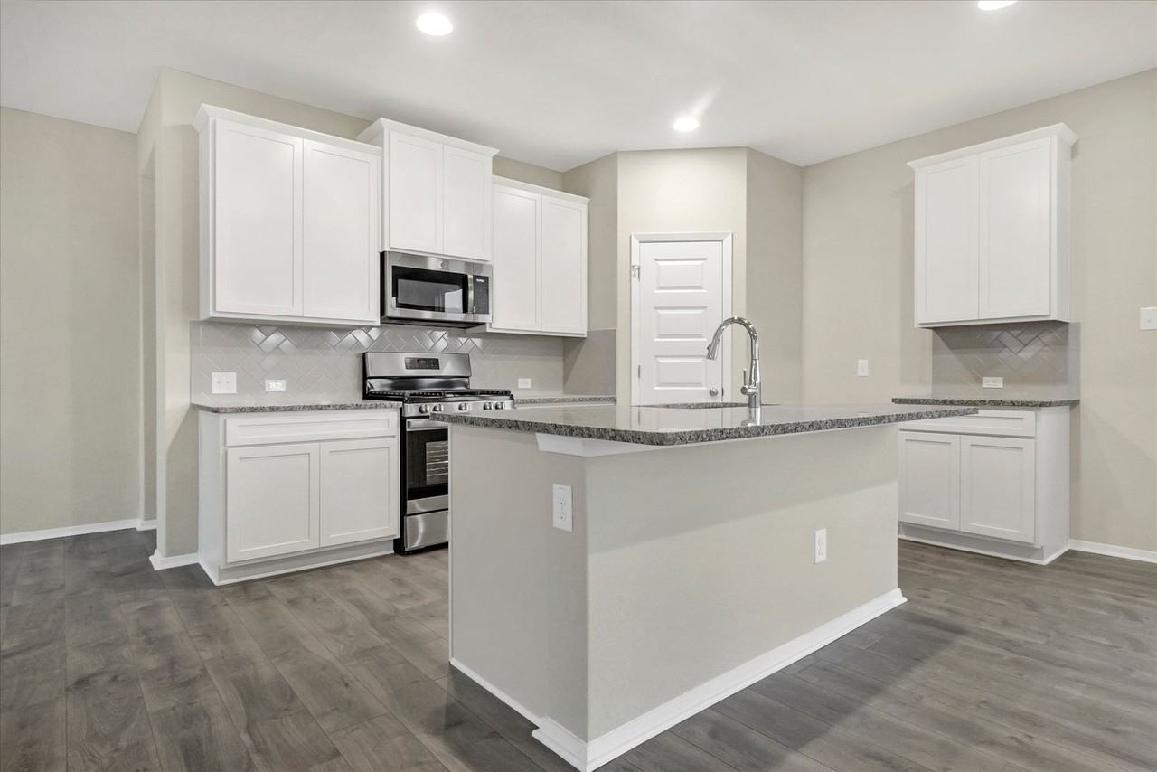 135 Lyndon Dr - Photo 6 of 22