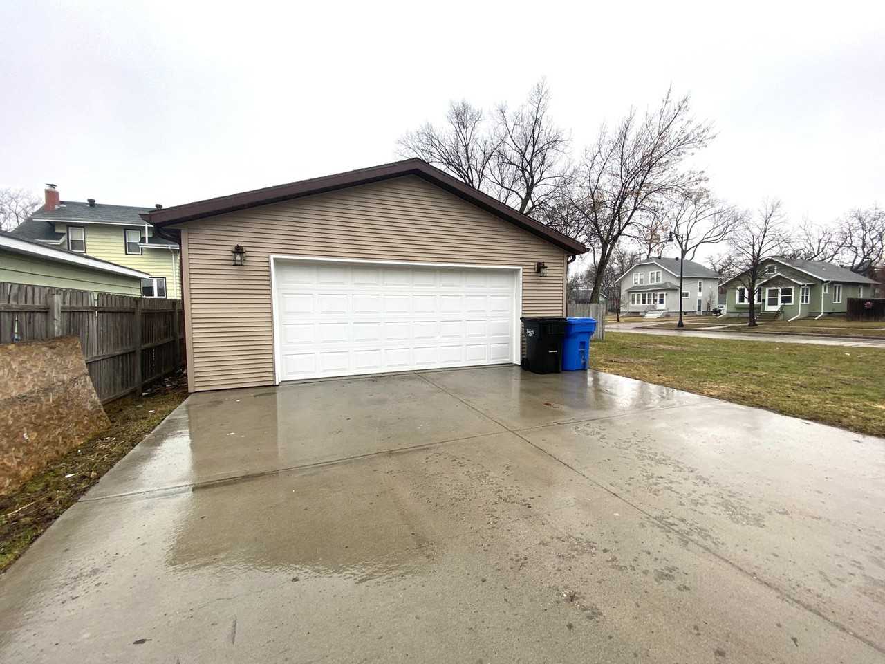 1445 3rd Ave N - Photo 2 of 48