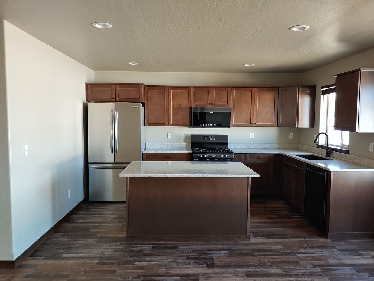 3831 N Pradera Ln - Photo 4 of 24