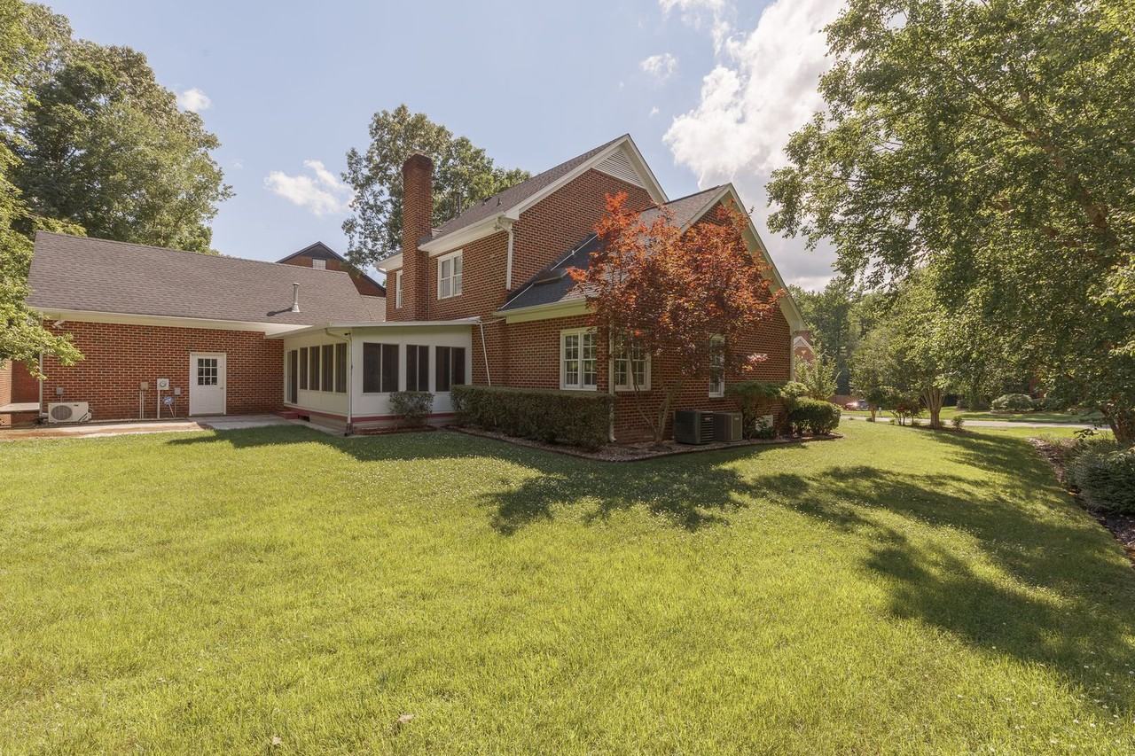 3807 Waldenbrook Rd - Photo 3 of 50
