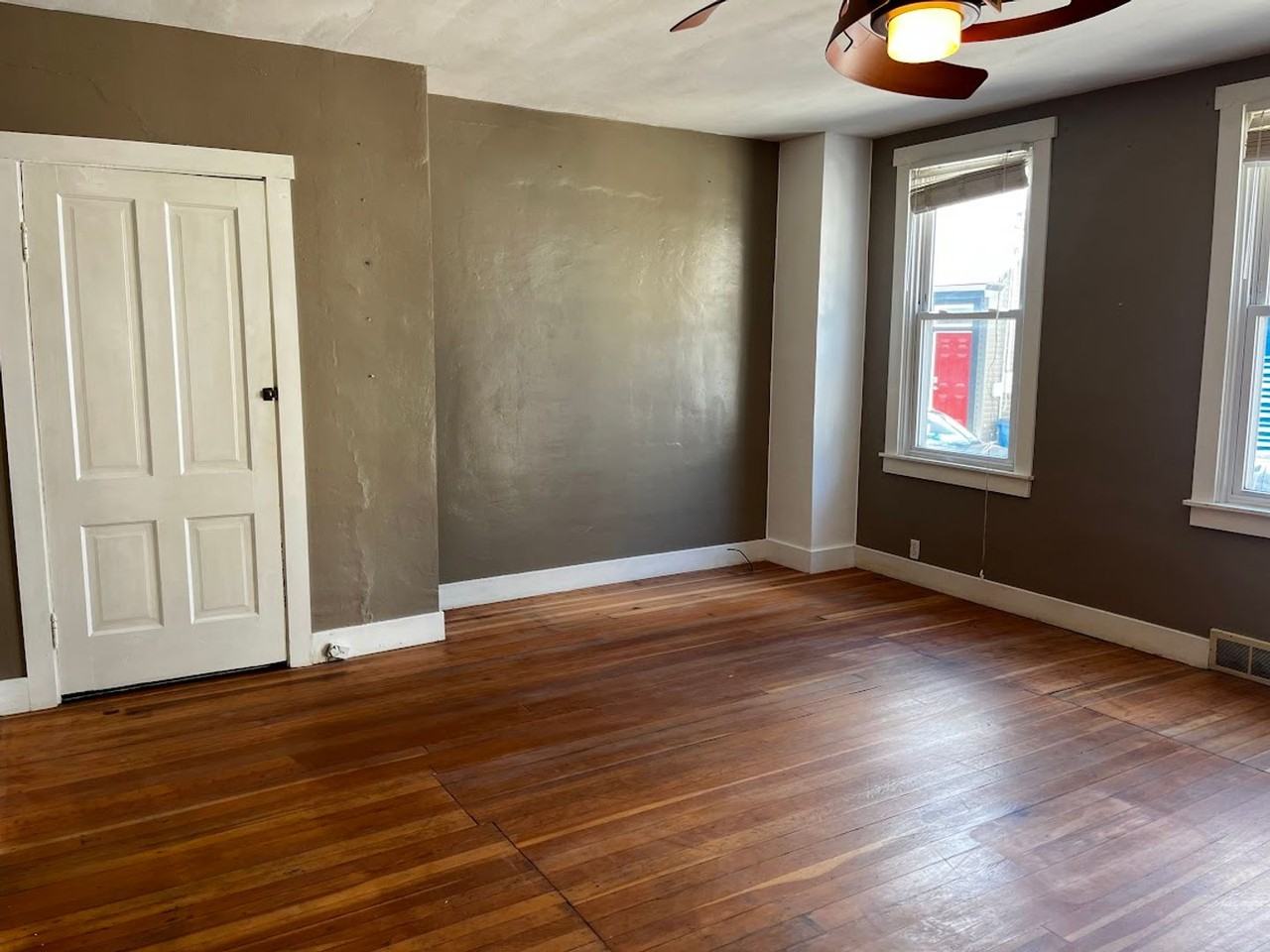 1143 Brabec St - Photo 2 of 14