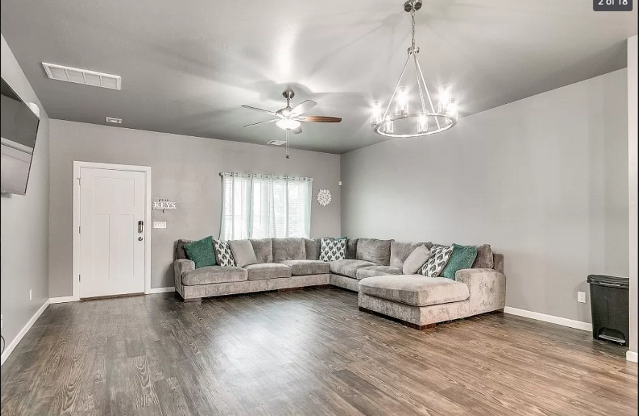 513 N Main St - Photo 3 of 7
