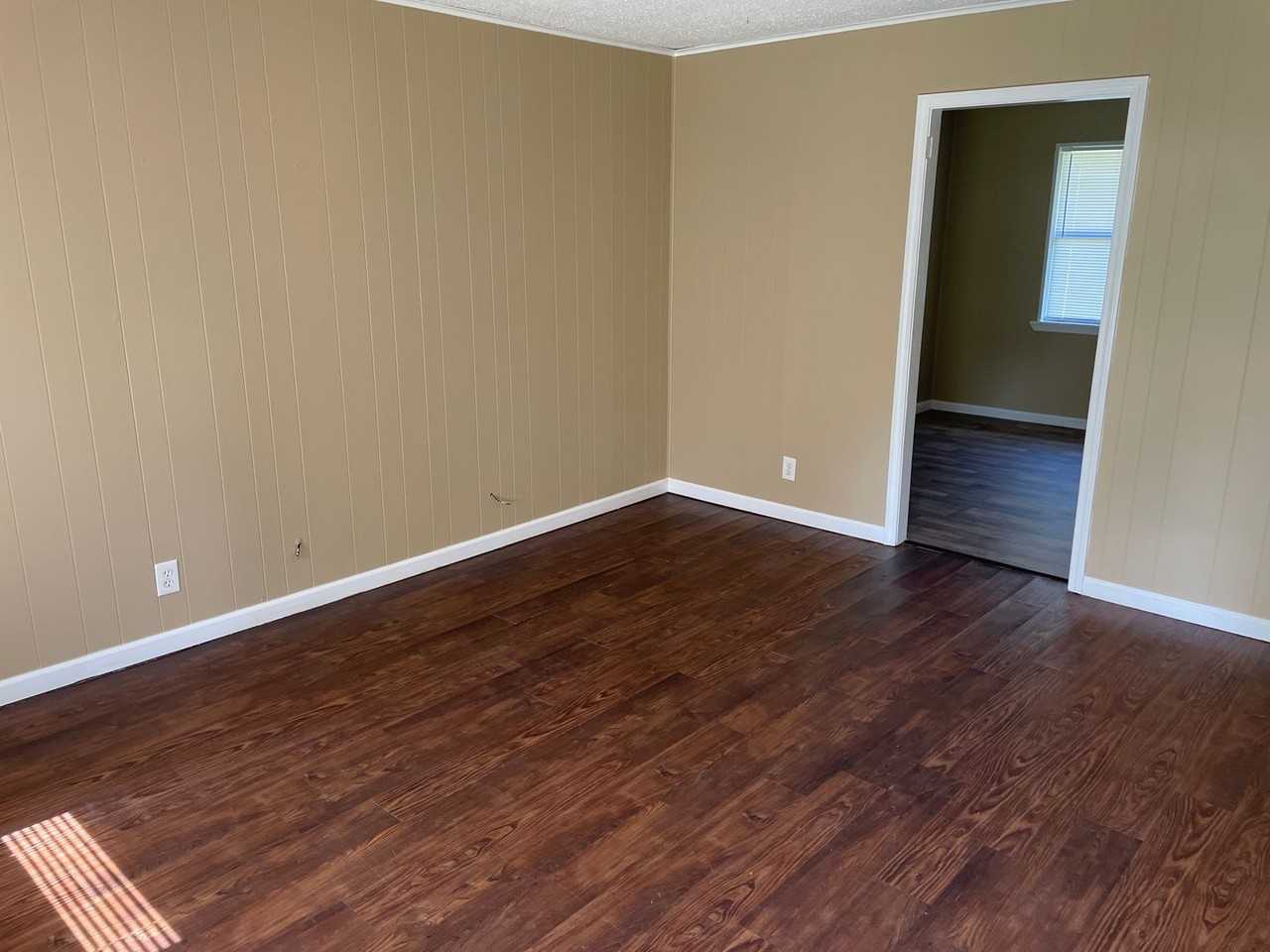 511 Erwin St - Photo 2 of 12