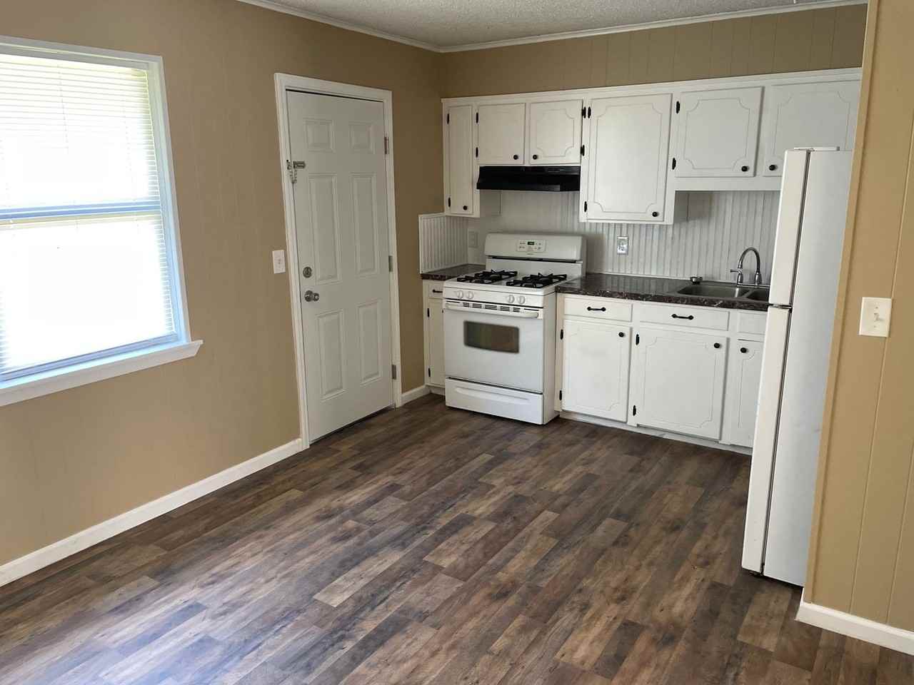 511 Erwin St - Photo 3 of 12