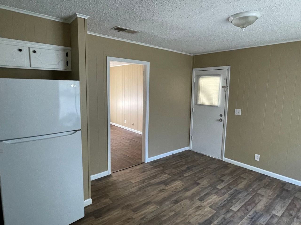 511 Erwin St - Photo 4 of 12