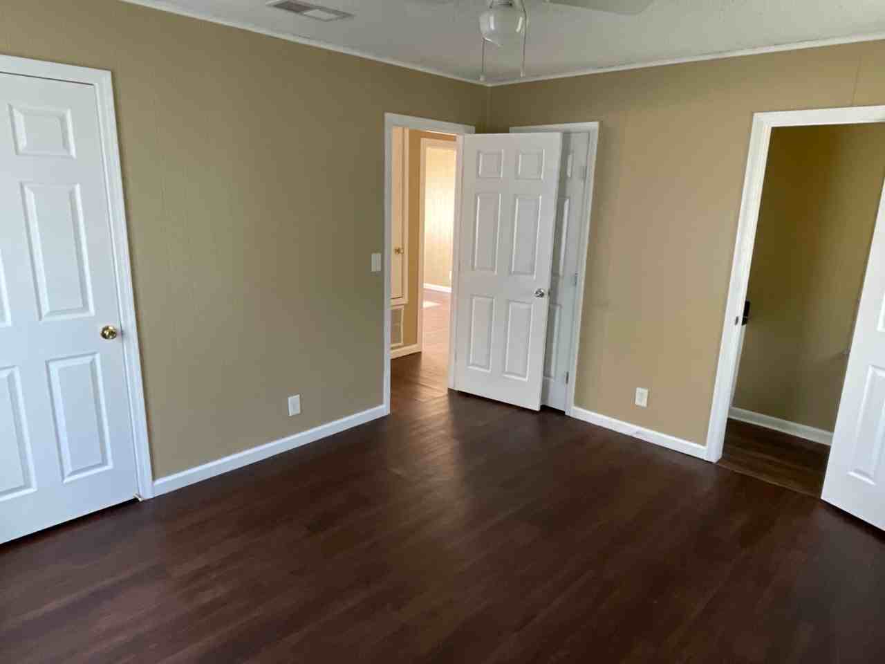 511 Erwin St - Photo 6 of 12