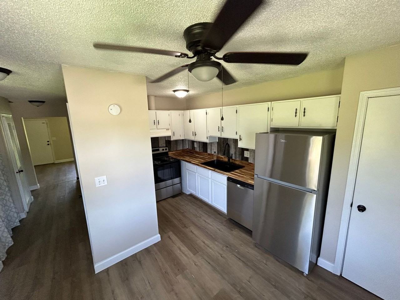 2804-2806 N. Kaster Crt. - Photo 2 of 10