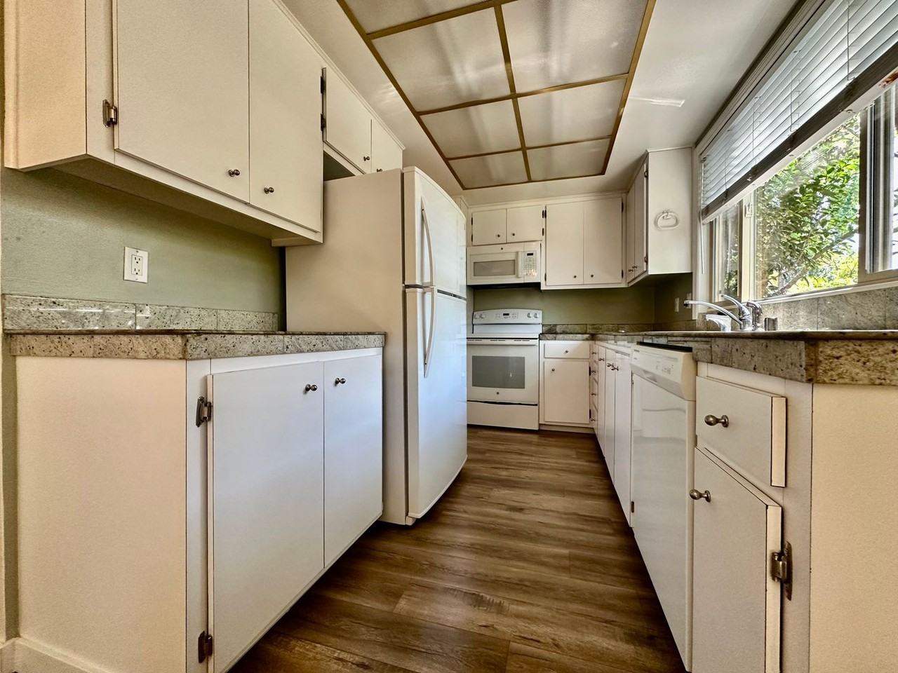 1591 Candelero Dr - Photo 4 of 17