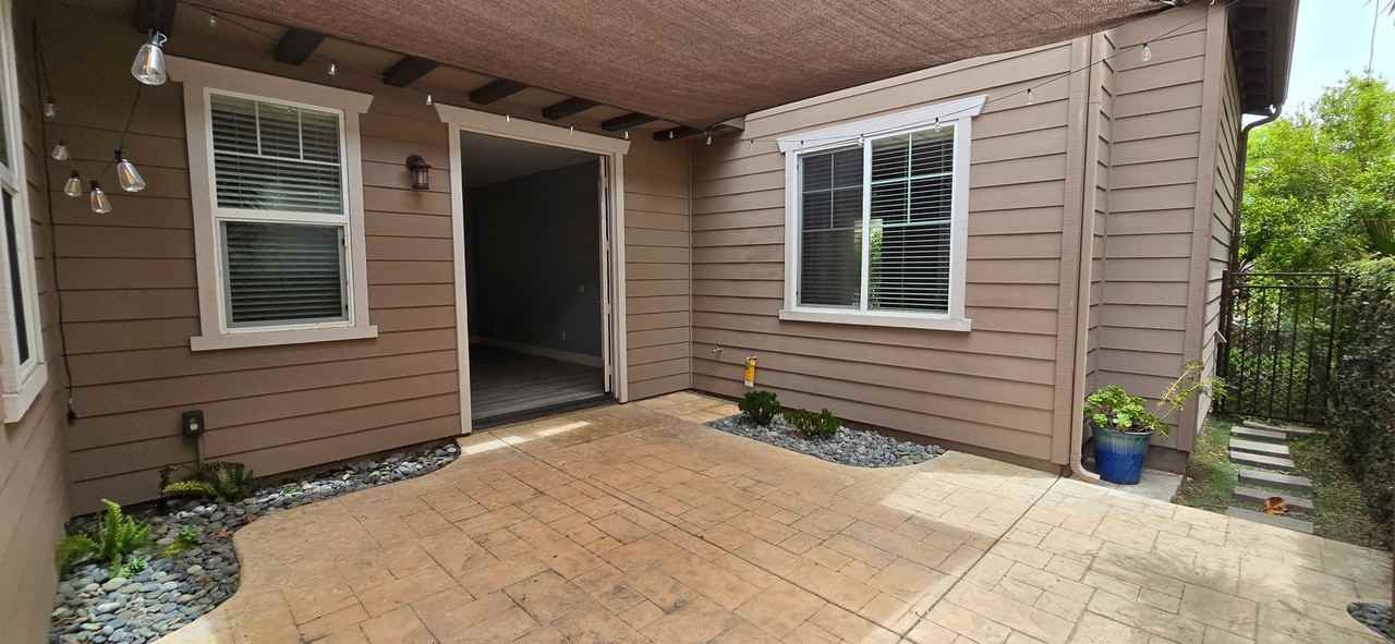 1465 Donegal Way - Photo 3 of 23