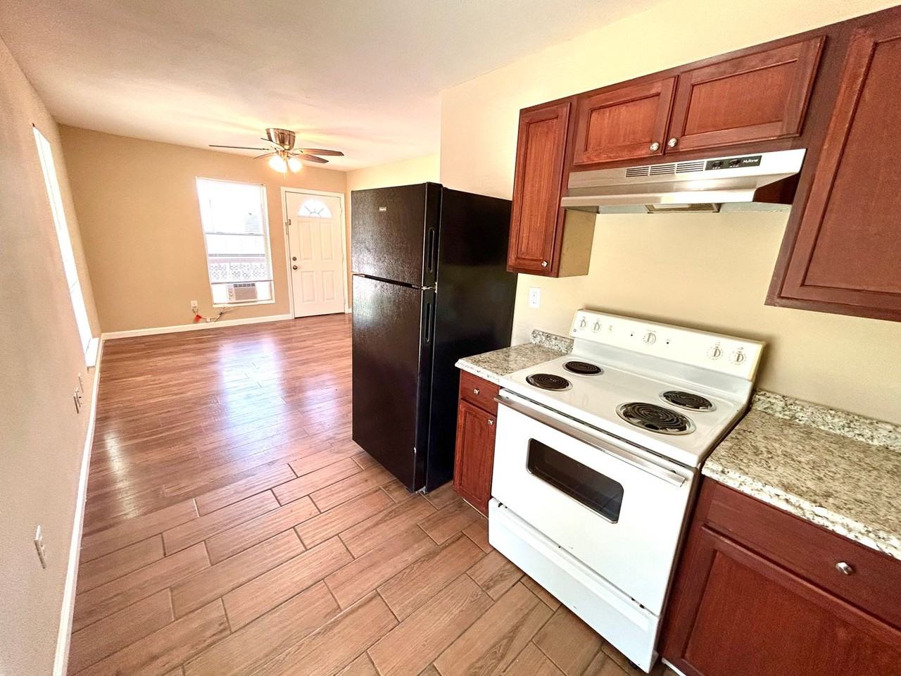 1222 Fenfield Ave #1 - Photo 7 of 12