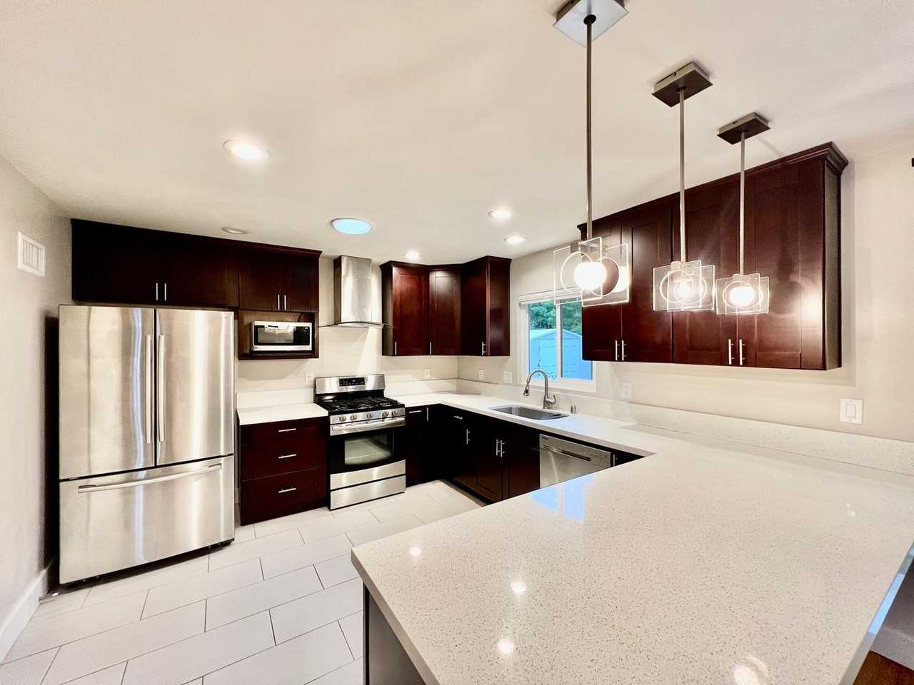 2880 Wyandotte Ave - Photo 2 of 21