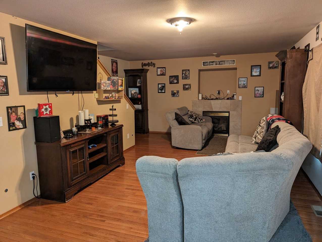 907 Bennett St - Photo 2 of 12