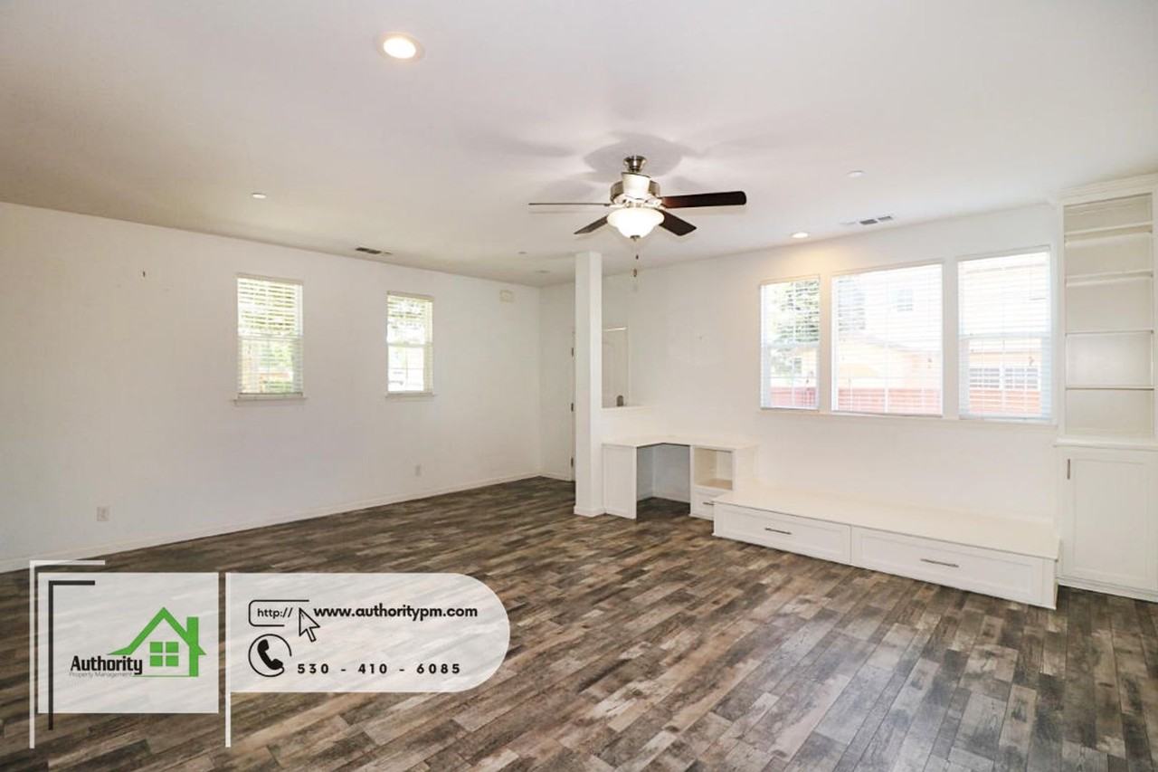 574 Mission De Oro Dr - Photo 3 of 17