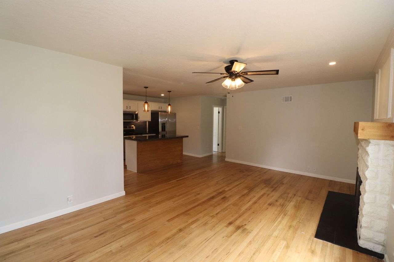 210 W Vine St - Photo 4 of 50