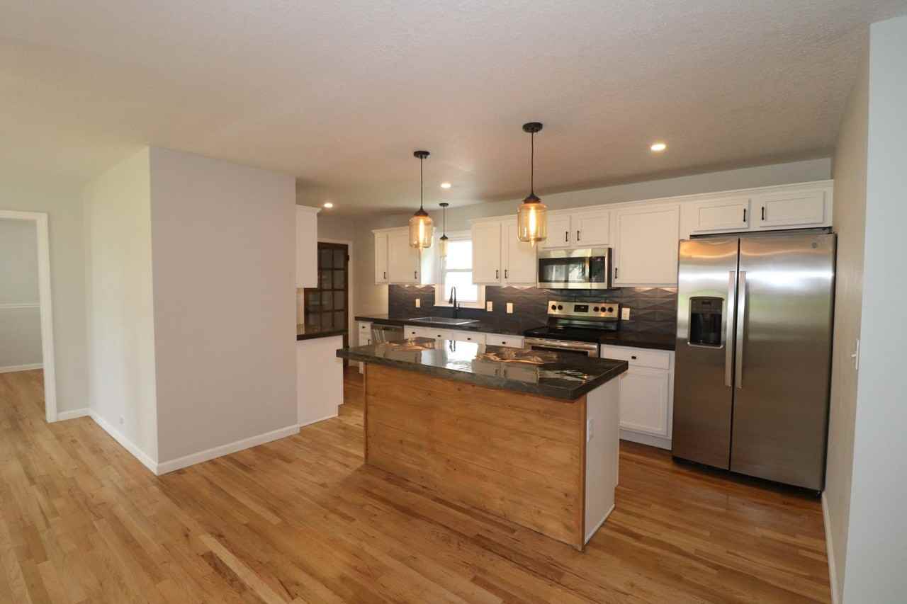 210 W Vine St - Photo 7 of 50