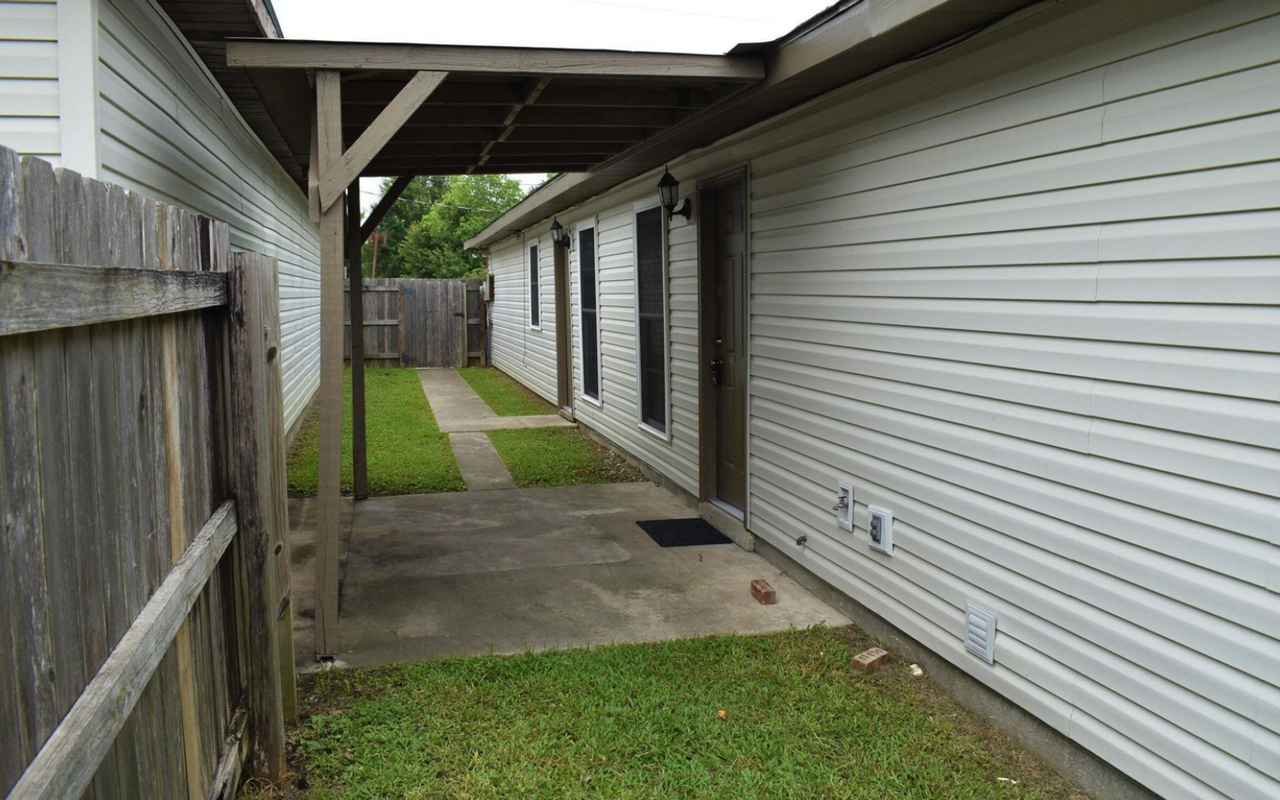 226 Briarcliff Dr - Photo 2 of 9