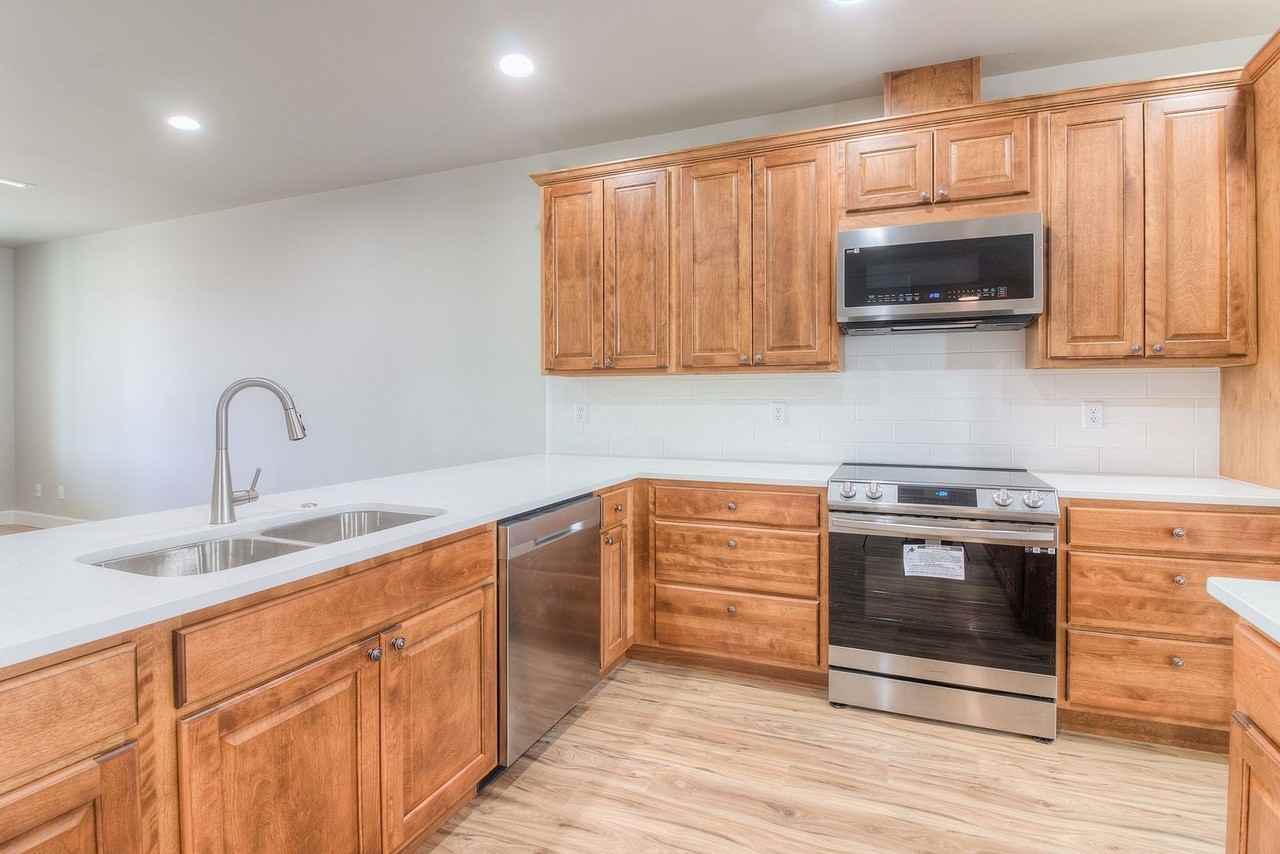 410 S 97th Ave - Photo 7 of 33