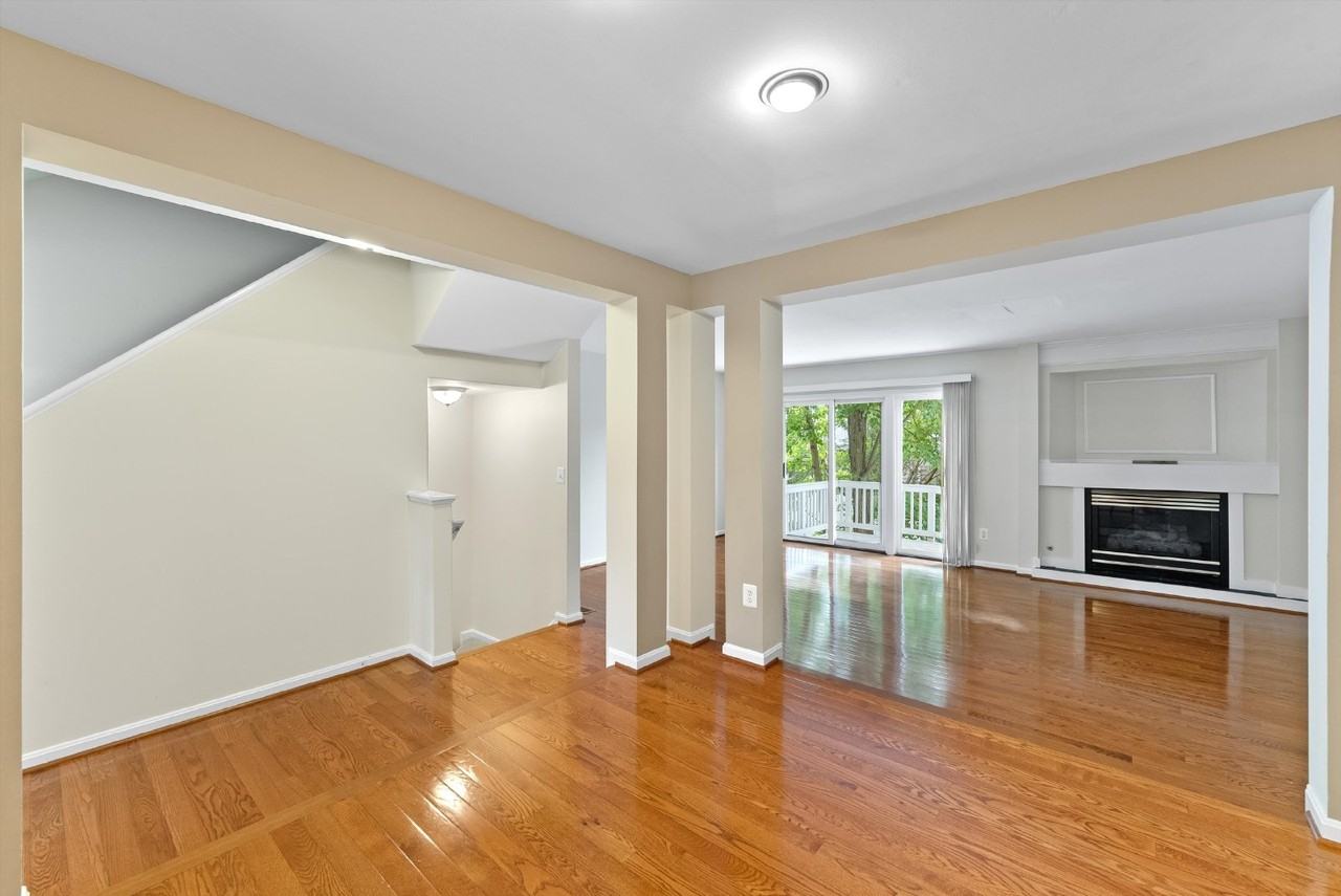 12081 Edgemere Cir - Photo 7 of 36