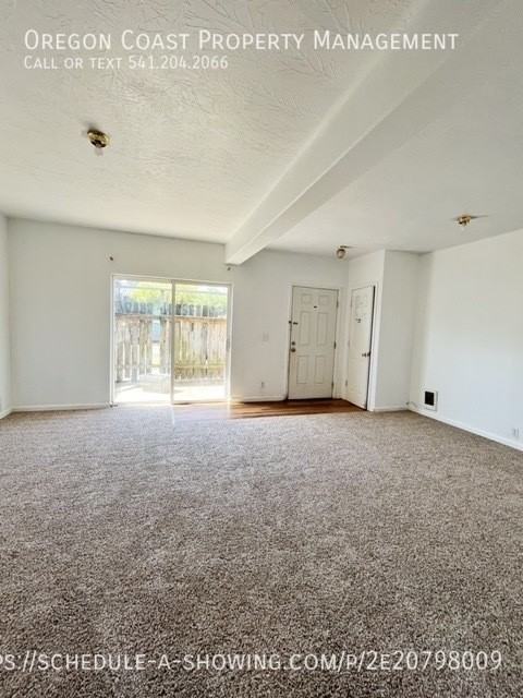 220 Nw Spruce St #C - Photo 2 of 8