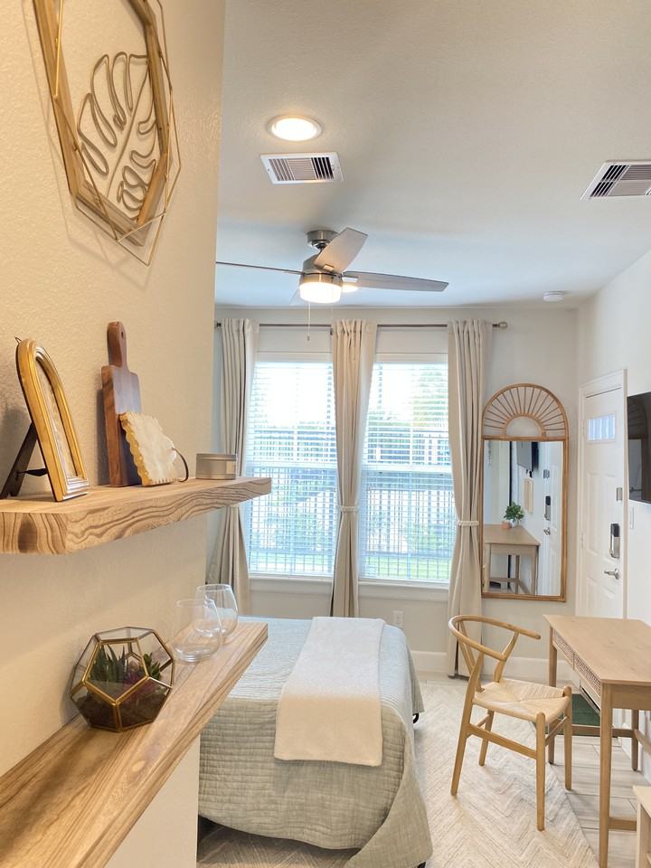 2812 Grand Fountain Drive - Photo 2 of 12