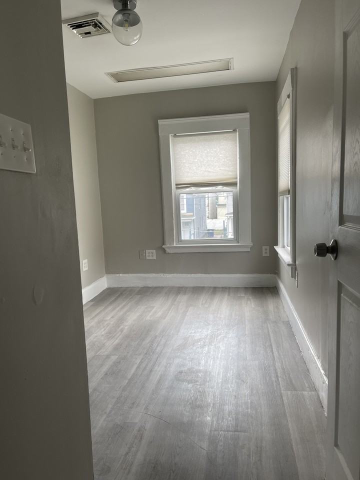 131 Portsea St #2 - Photo 3 of 15