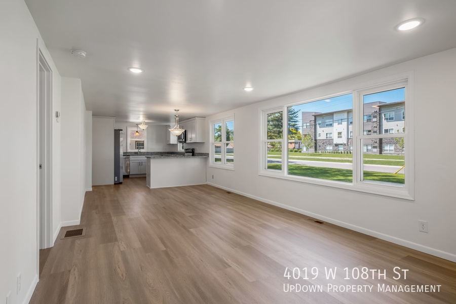 4019 W 108th St - Photo 3 of 21