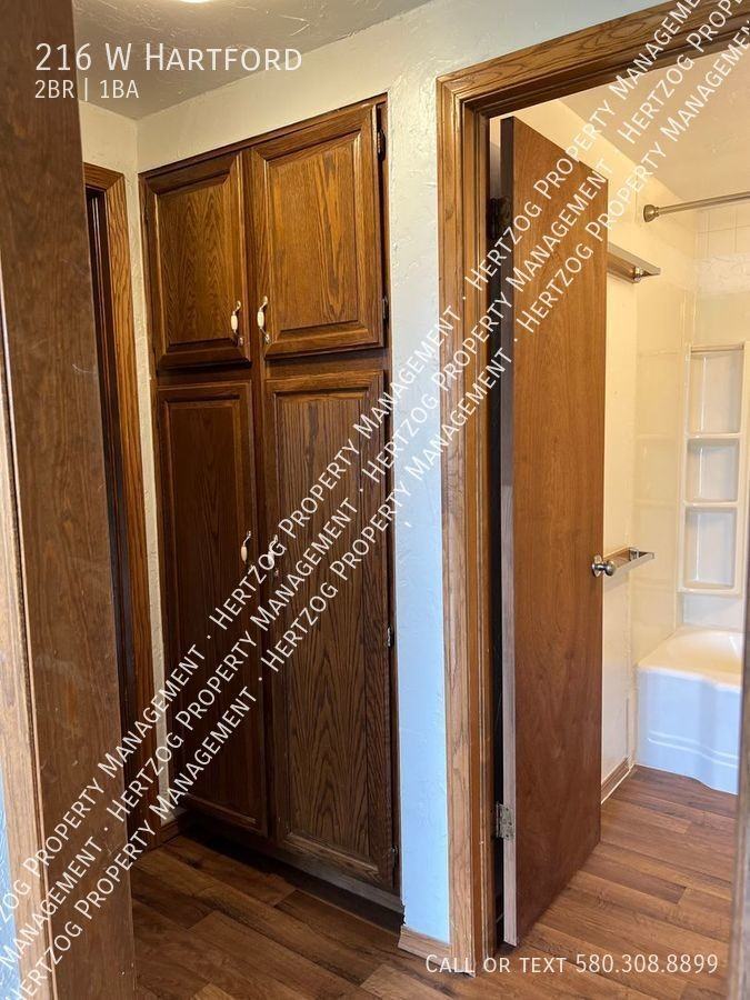 216 W Hartford Ave - Photo 2 of 18