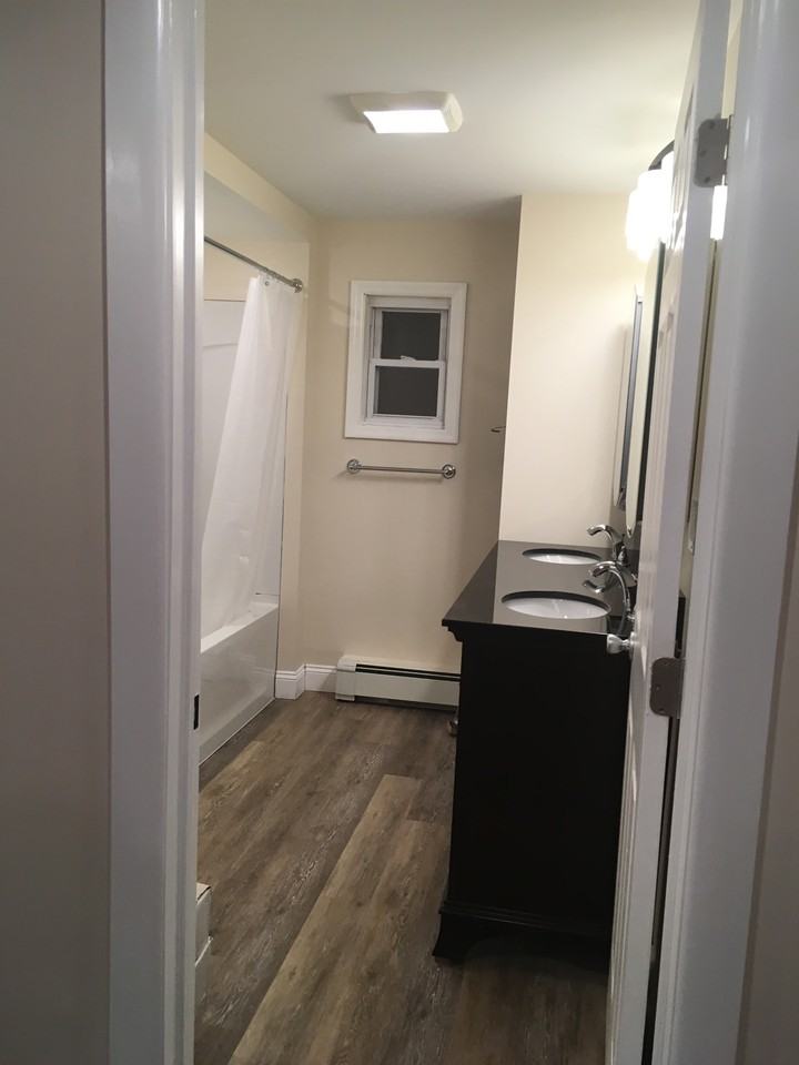 799 Hudson Ave - Photo 4 of 11