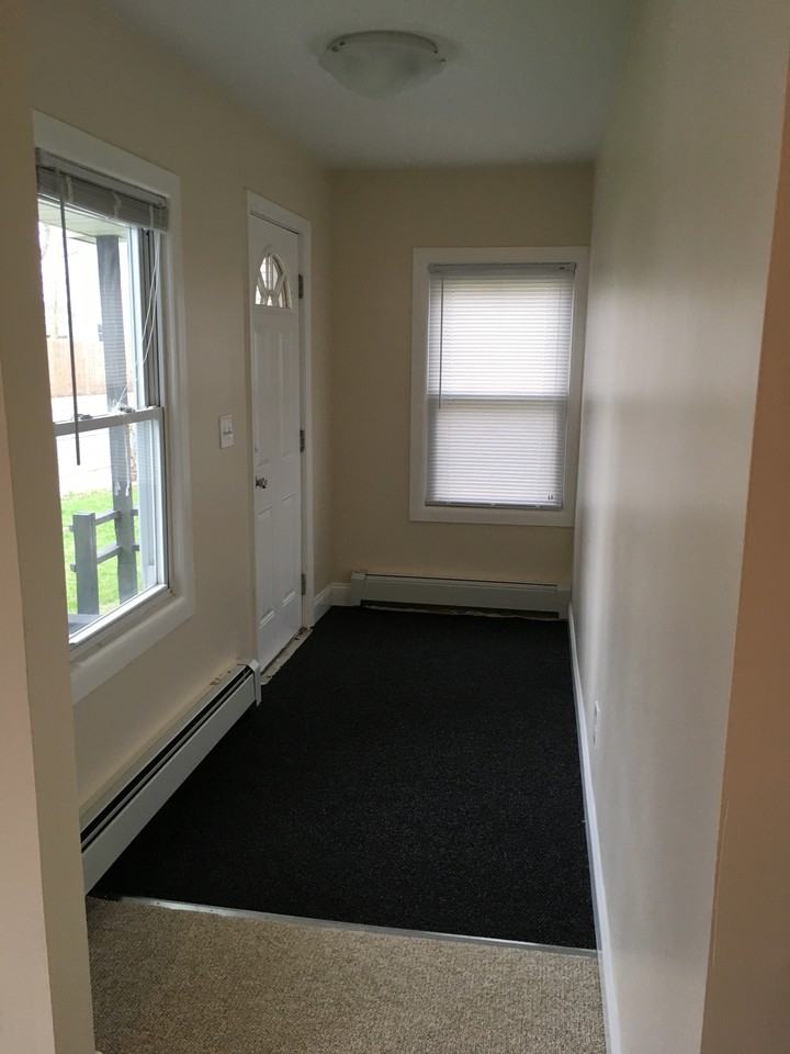 799 Hudson Ave - Photo 5 of 11
