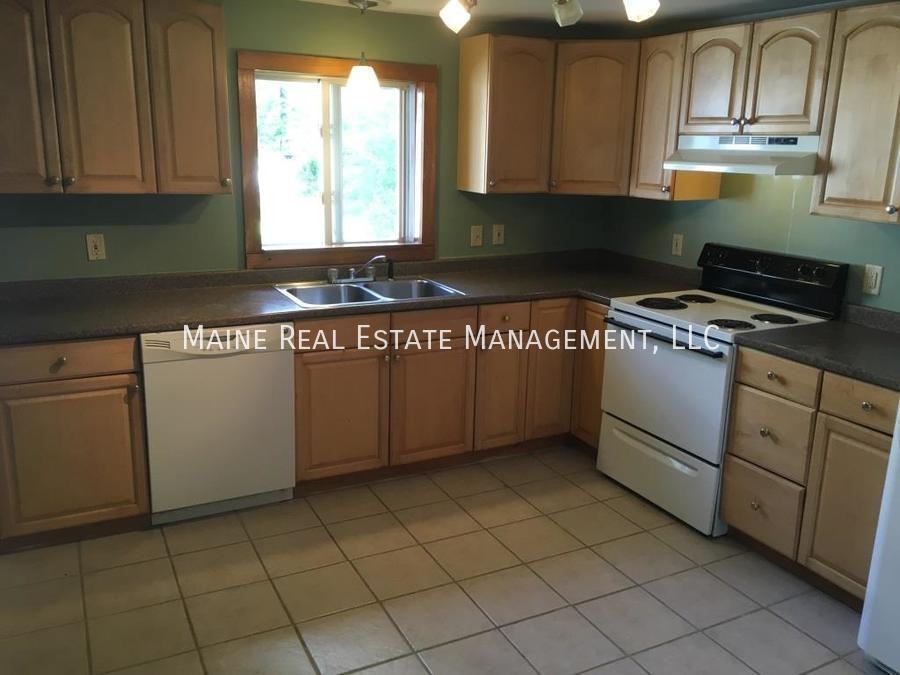 13 Tibbetts St - Photo 2 of 16