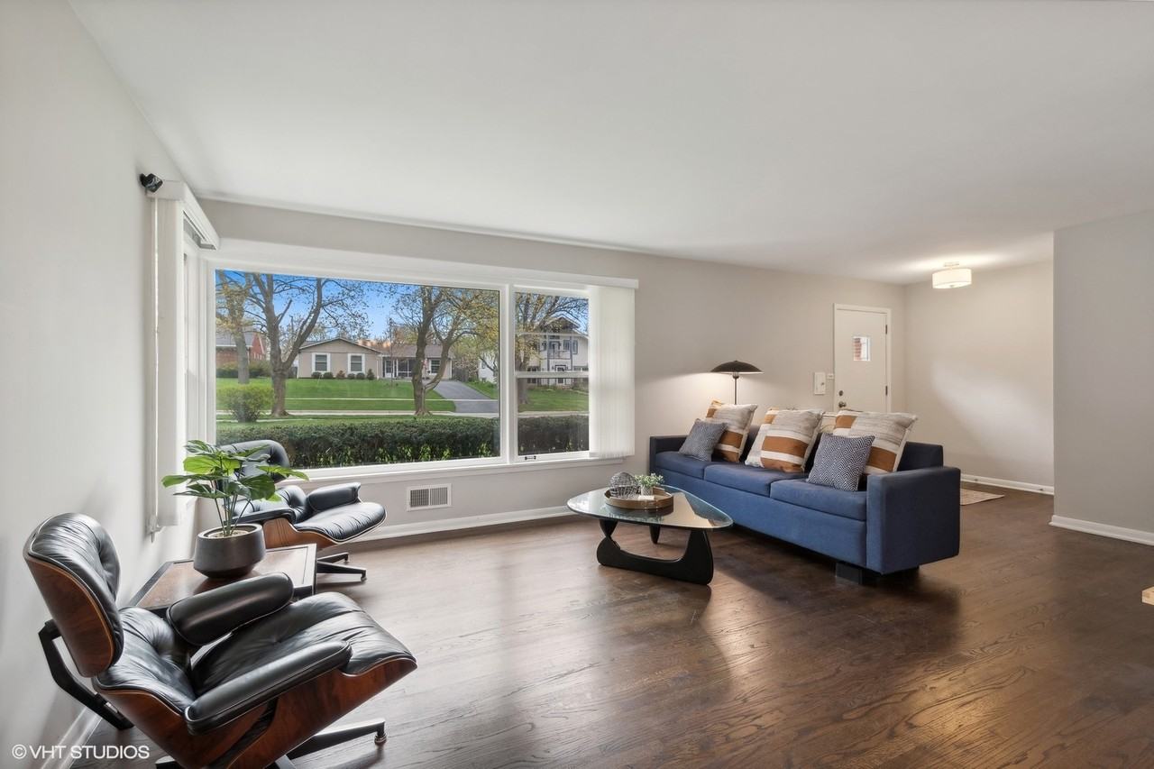 221 W Sheridan Pl - Photo 3 of 12