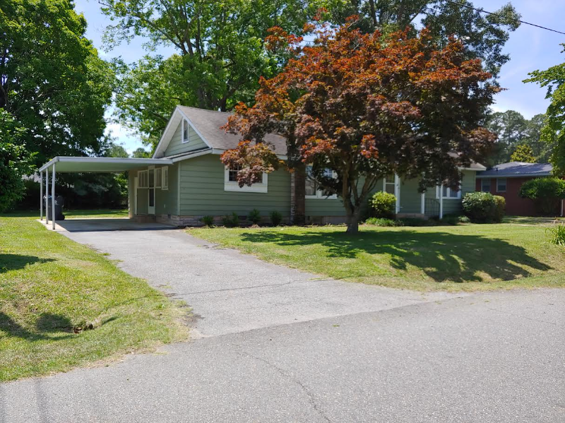 404 Blackmon St - Photo 2 of 6