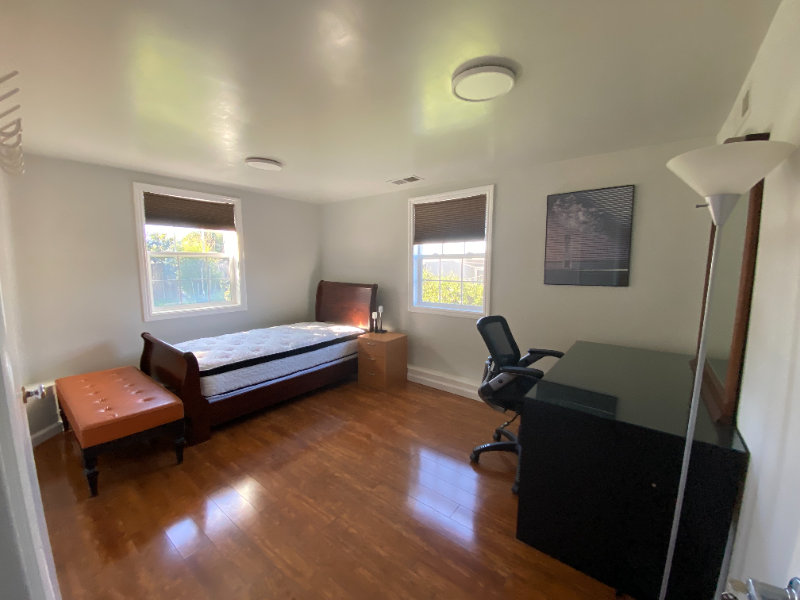 3810 Kenwood Ave - Photo 2 of 5