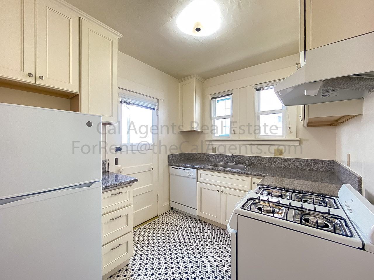 2116 San Jose Avenue - Photo 2 of 8