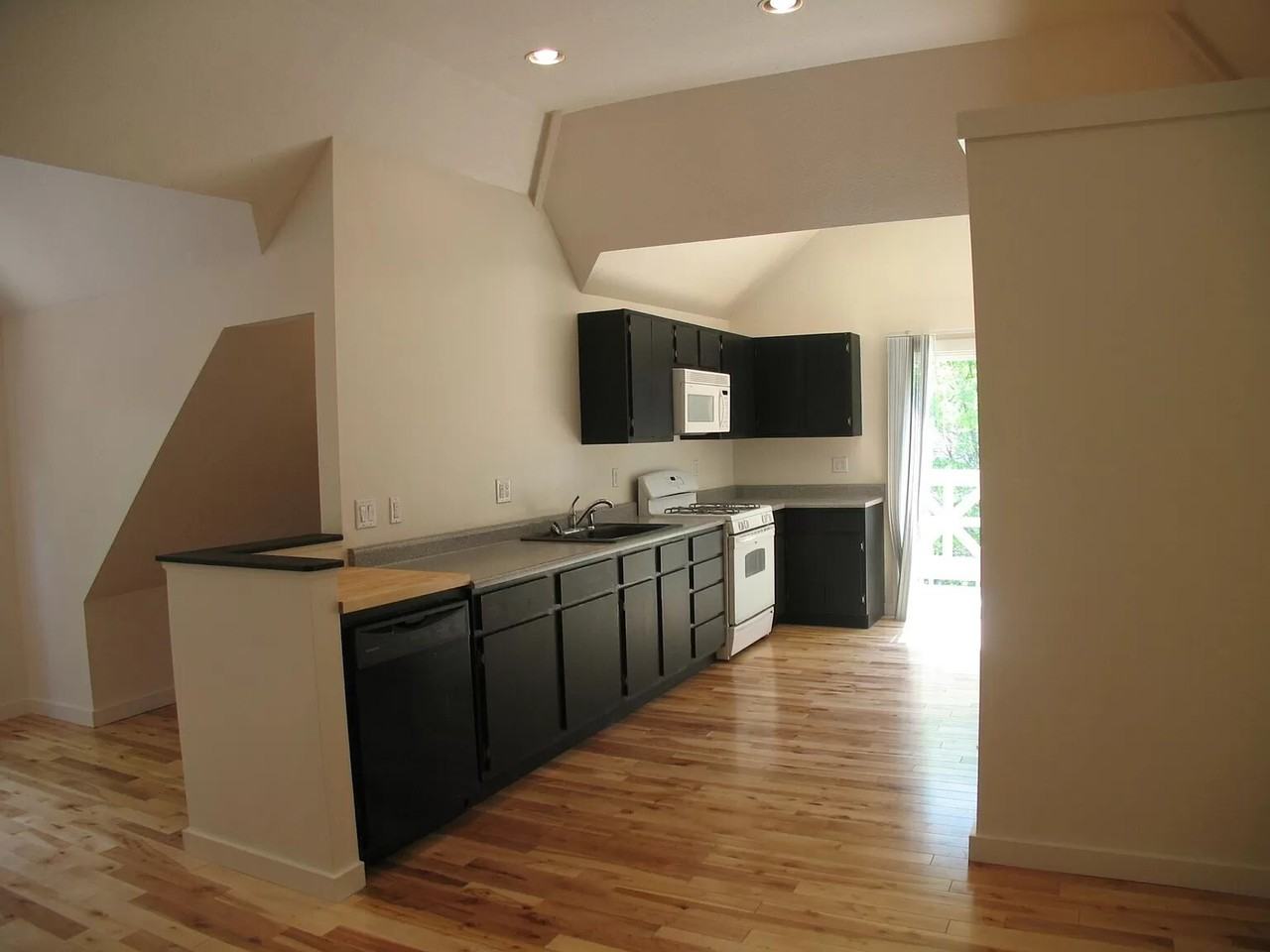 511 W High Street - Photo 3 of 11