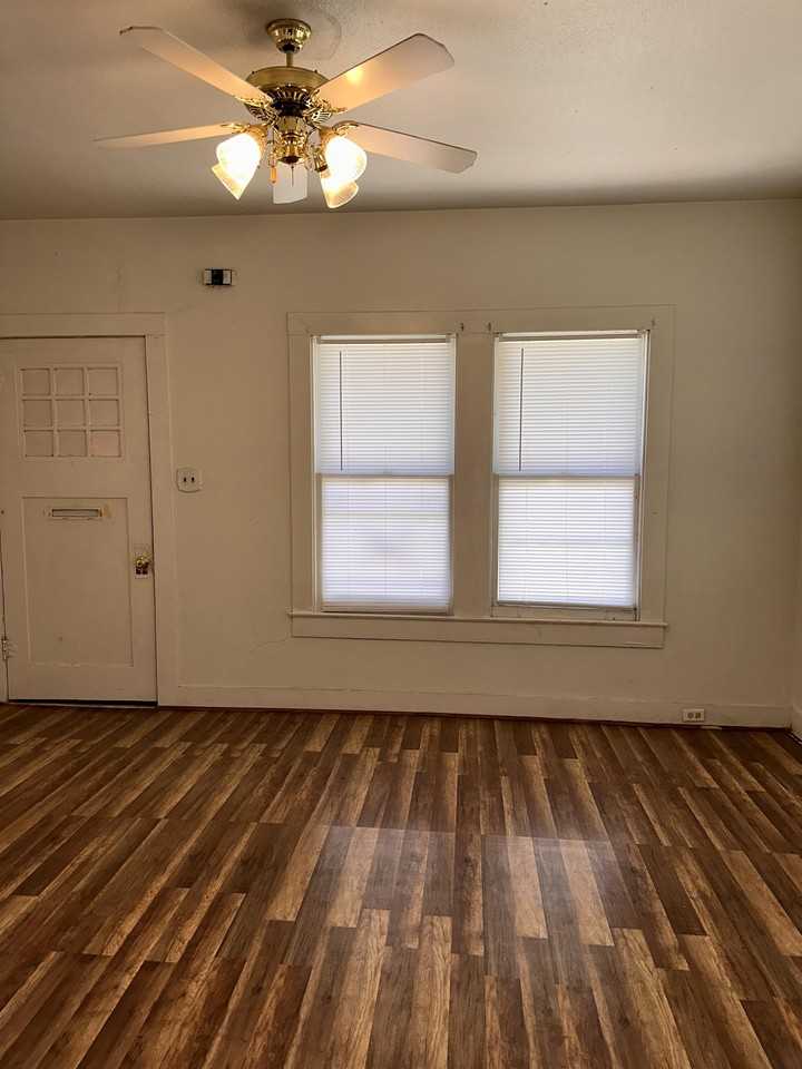 3916 South Presa Street3916 S Presa street #1 - Photo 3 of 16