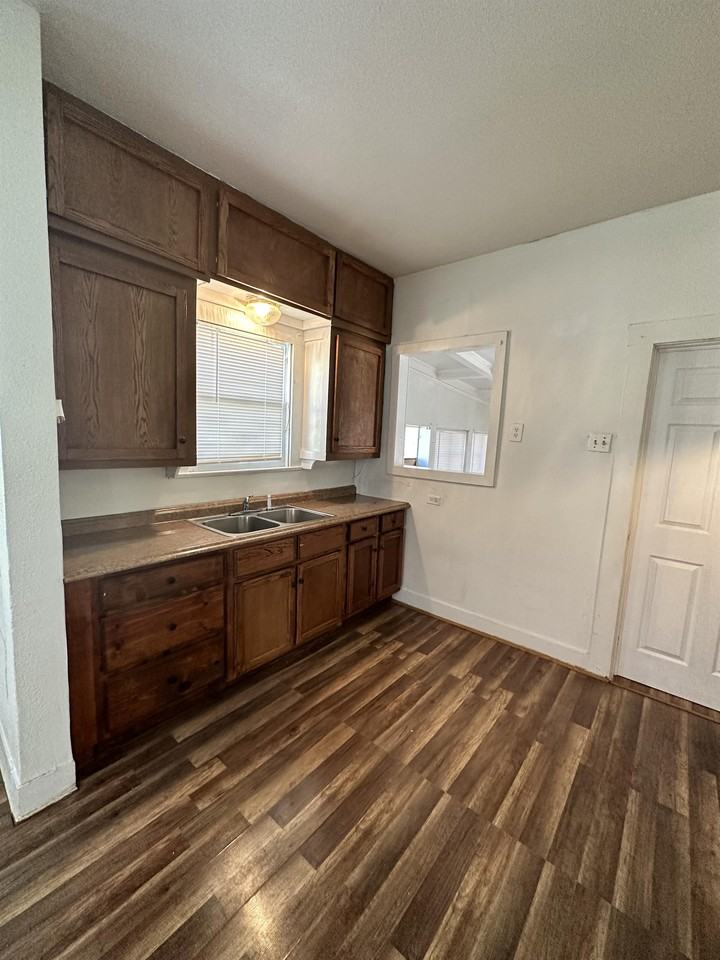 3916 South Presa Street3916 S Presa street #1 - Photo 6 of 16